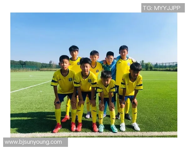 从绿茵场到生活角落足球明星的真实与卑微日常揭秘 从绿茵场到生活角落足球明星的真实与卑微日常揭秘