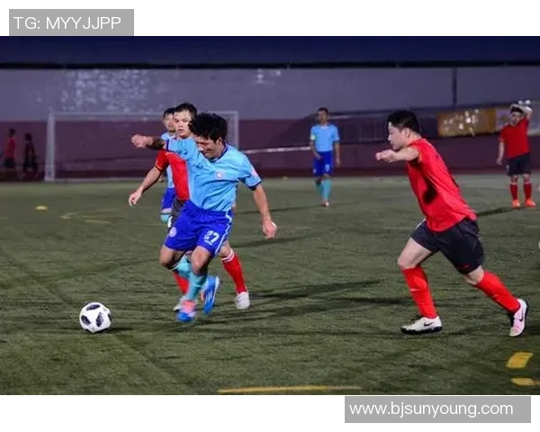 梅州足球球队奋勇争先展现拼搏精神助力地方足球发展新篇章